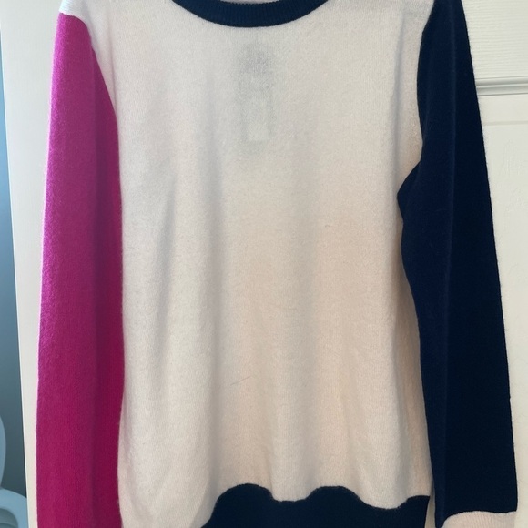 New - Cashmere sweater from Banana Republic - Picture 3 of 5